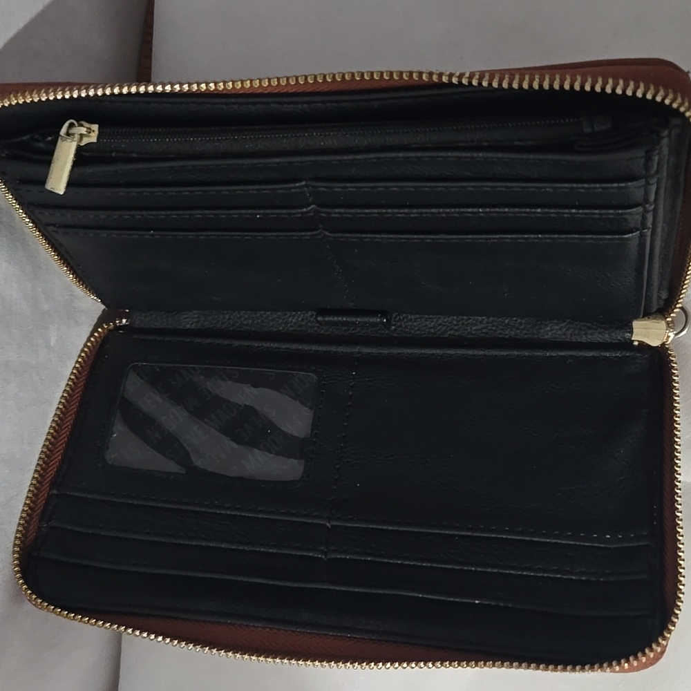 Steve Madden Tan Wallet with Gold Detail - Picture 3 of 9